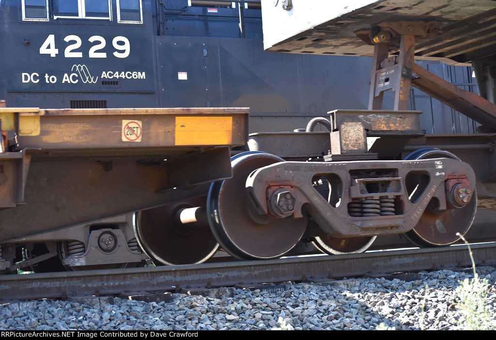NS 4229 Meets the Intermodals
